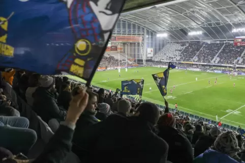Glückliche „Kiwis“Gestern Abend in Dunedin: 20.000 Fans bei Highlanders gegen Chiefs. 