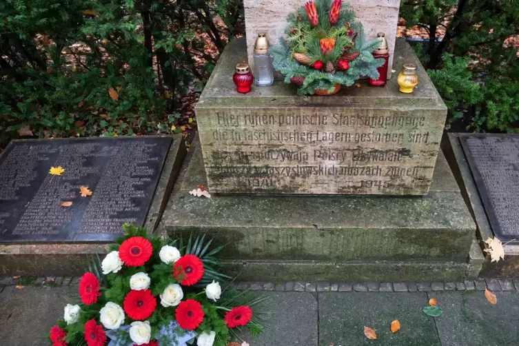 Im Erfurter Südpark erinnert eine Grabanlage für polnische Zwangsarbeiter an das dunkle Kapitel deutscher Geschichte. 