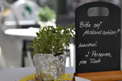 Ob die vorige Woche verkündeten weiteren Lockerungen, nach denen jetzt bis zu zehn Personen an einem Tisch sitzen dürfen, mehr G