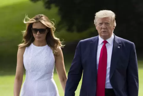 Weißes Kleid als Protest? Melania Trump wird bisweilen unterstellt, sie kritisiere insgeheim die Politik ihres Mannes.