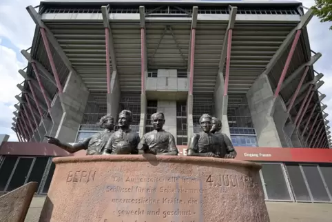 Es bleibt turbulent rund um das Fritz-Walter-Stadion.