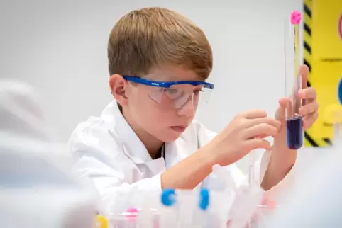 Im Kids’ Lab können Kinder Experimente machen.