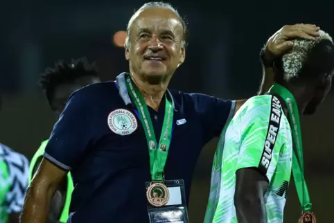 Dieser jüngste Erfolg mit Nigerias Fußball-Nationalmannschaft hat die Messlatte noch höher gesetzt: Gernot Rohr mit der Bronzeme