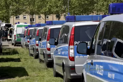 Mit mehreren Streifenwagen musste die Polizei nach dem Spiel zwischen Ellas Ludwigshafen und der SG Edigheim anrücken. 