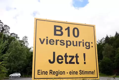 Die Bürgerinitiative „B10 - vierspurig jetzt“ verteidigt den geplanten Ausbau der B 10. 
