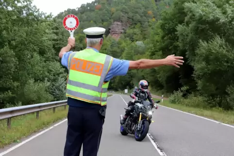 Am Samstag zog die Polizei im Saarland sieben Motorräder aus dem Verkehr, deren Auspuffanlagen manipuliert waren.