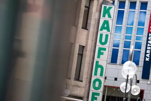 Köln: Filialen von Kaufhof und Karstadt Sport. 