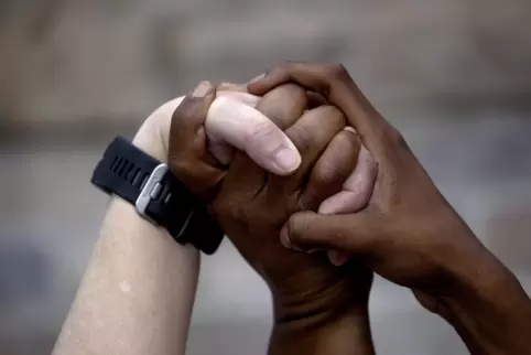 Unterschiedliche Hautfarben zeugen nicht von unterschiedlichen Rassen beim Menschen. 