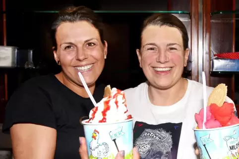 Führen das Eiscafé Dolomiti seit fünf Jahren: die Zwillingsschwestern Elena (links) und Alessia Rigoni. 