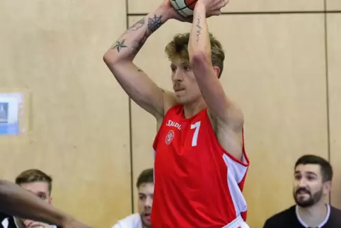 270 Punkte, darunter allein 93 aus Drei-Punkte-Würfen, steuerte Tim Burkholder zum zweiten Landesliga-Platz der VT Zweibrücken b