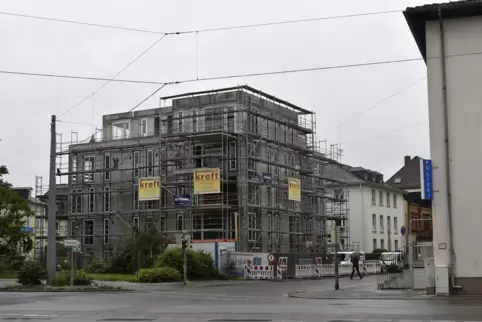 Gebaut wird zurzeit unter anderem gegenüber der Polizeiinspektion in der Friedrich-Ebert-Straße. In anderen Kommunen tut sich im