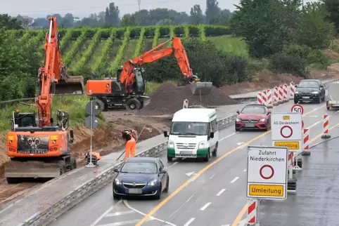 Baustelle an der B 271, die sich auf die L 527 auswirkt.