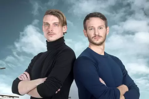 Die saarländischen „Tatort“-Hauptkommissare, Adam Schürk (Daniel Sträßer, links) und Leo Hölzer (Vladimir Burlakov). Wegen der C