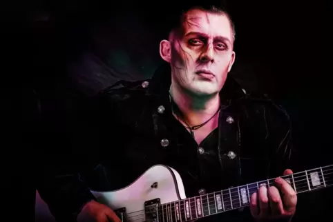 Eine Melange aus Märchen, Fantasy und Mystik: Jürgen Walzer im „Dispyria“-Outfit.