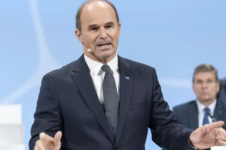 BASF-Chef Martin Brudermüller beantwortete Fragen der Aktionäre im Live-Stream. 