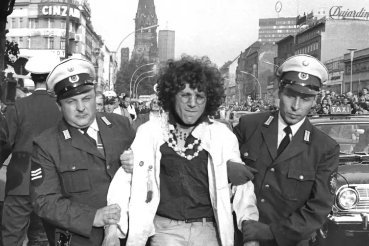 Wildes Leben 1967: Kommunarde Langhans wird mal wieder festgenommen.