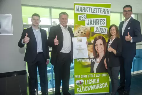 Als „Marktleiterin des Jahres“ wurde Kristin Pfundstein, Leiterin des Marktes Waldfischbach-Burgalben ausgezeichnet. Ihr gratuli