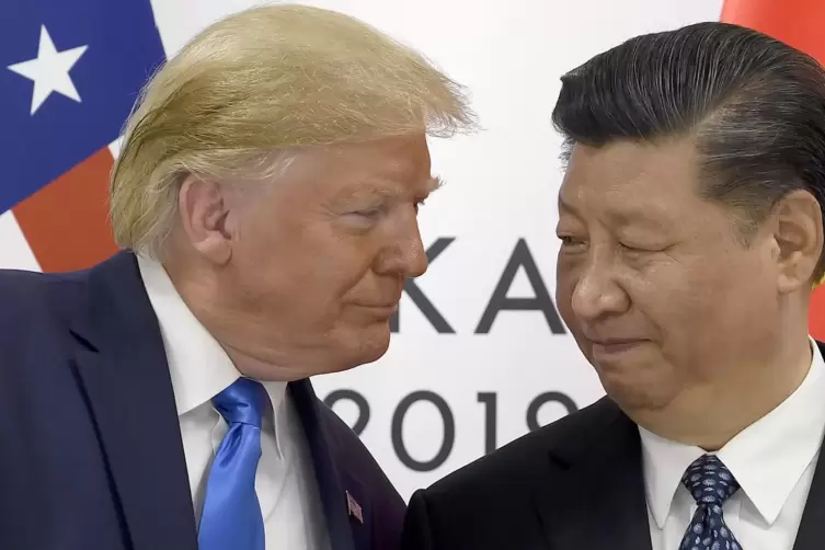  Nachdem Donald Trump den chinesischen Präsidenten Xi Jinping 2019 laut Trumps Sicherheitsberater Bolton um Hilfe für seine Wied