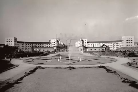 Eine von drei Ludwigshafener Großsiedlungen aus den 1920er-Jahren: Die Ebertsiedlung vom Park aus gesehen.