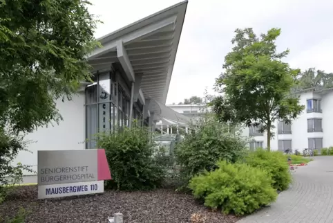 Eine Mitarbeiterin des Seniorenstifts Bürgerhospital hat sich mit dem Coronavirus infiziert.