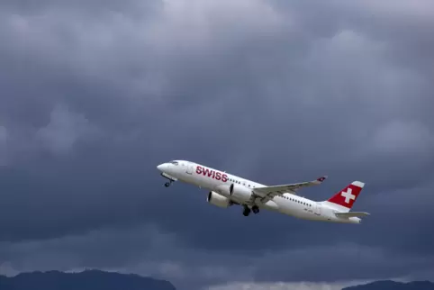 Der Treibhausgasausstoß des internationalen Flugverkehrs aus der Schweiz entsprecht 10 Prozent der Schweizer CO2-Emissionen. 