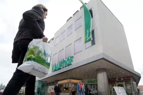 Gute Lage, gute Frequenz: Kaufhof bietet auf 6500 Quadratmetern ein breites Sortiment an. Gute Lage, gute Frequenz: Kaufhof bietet auf 6500 Quadratmetern ein breites Sortiment an.