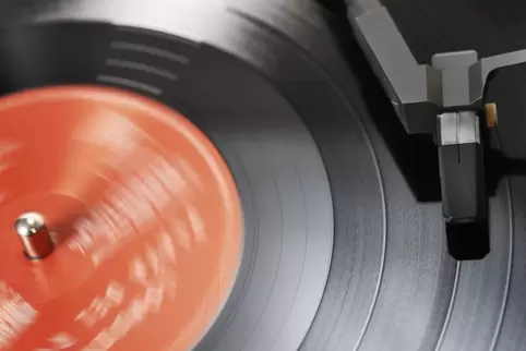 RenaissanceDie gute alte Vinylplatte ist nicht totzukriegen. Ihr weicher Klang entzückt immer noch viele Musikfreunde. 