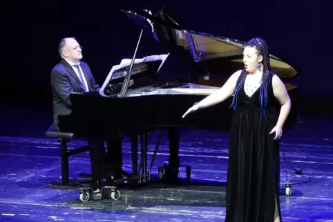 Polina Artsis sang unter anderem die berühmte „Habanera“ aus Bizets „Carmen“. Begleitet wurde sie von Peter Breunig. 