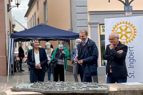 Vorne von links: Irene Kaiser, Ortsvorsteherin von St. Ingbert-Mitte, Oberbürgermeister Ulli Meyer und Andreas Prager von den Ro Vorne von links: Irene Kaiser, Ortsvorsteherin von St. Ingbert-Mitte, Oberbürgermeister Ulli Meyer und Andreas Prager von den Ro