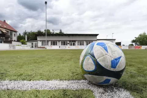 Rollt er oder rollt er nicht? In der kommenden Saison wollten die Aktiven der SV 1911 Bad Dürkheim eigentlich wieder im Stadion 