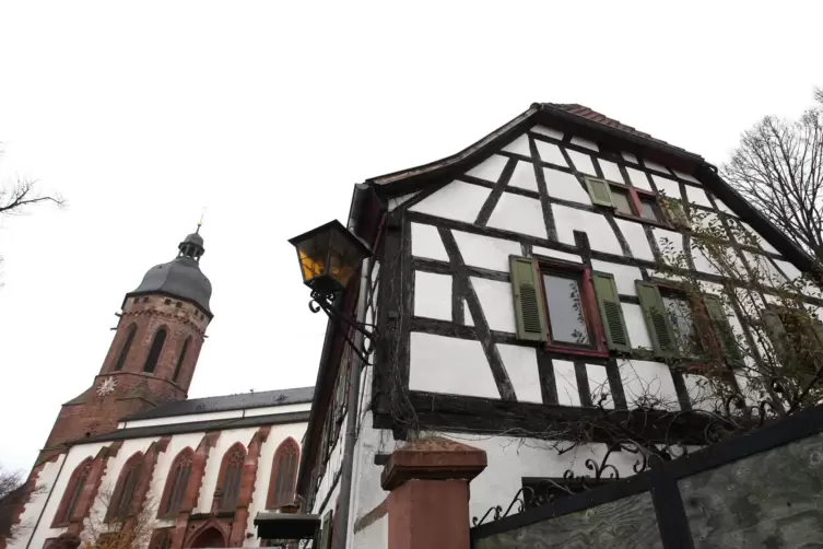 Haus am Pl&auml;tzel und Georgskirche.