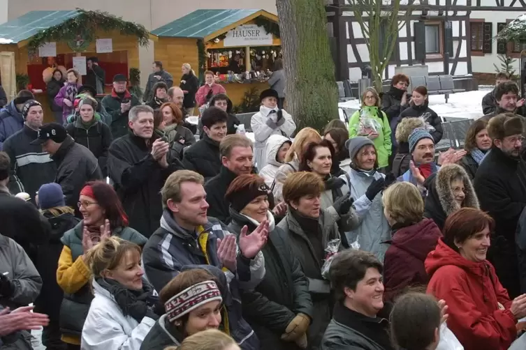 Weihnachtsmarkt vor dem Haus am Pl&auml;tzel.
