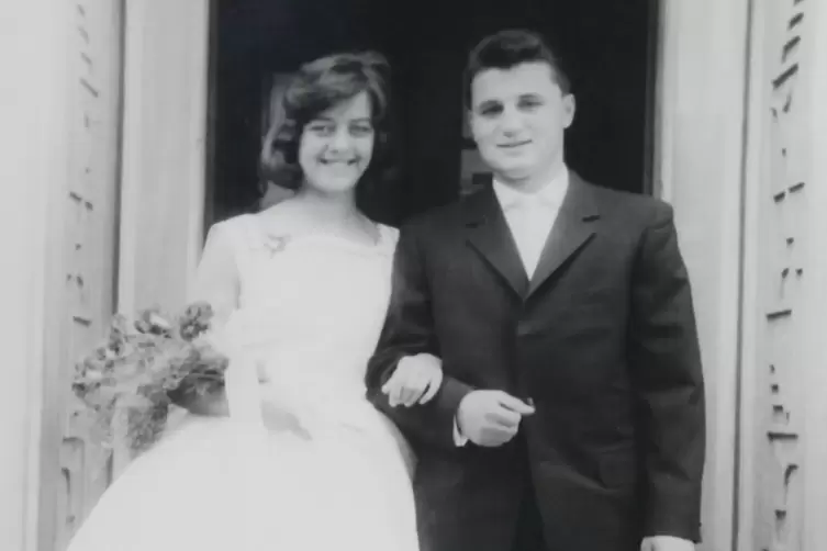 Das Paar bei der Hochzeit. 