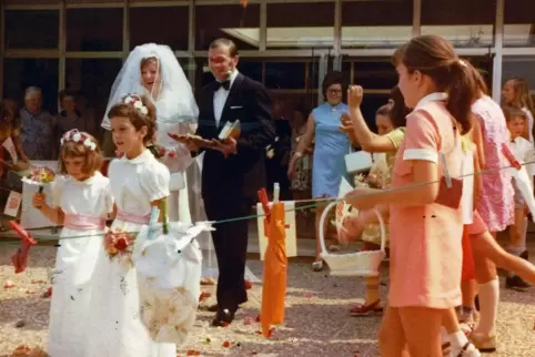 623 Brautpaare haben sich in der Pauluskirche bisher das Ja-Wort gegeben, auch gerhard und Gisela Liedy 1971.