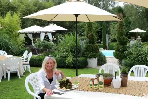 Sonja Weiß-Wellauer (58) ist gelernte Restaurantfachfrau, ihr Mann Klaus Wellauer (64) ist Werbekaufmann. Das Paar hat seinen Ga