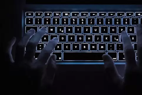 Eine länderübergreifende Ermittlungsgruppe schlug jetzt gegen Nutzer der kriminellen Plattform „Crimenetwork.co“ zu. In Rheinlan