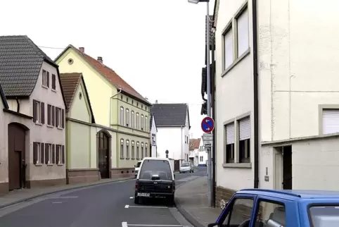 Haus, Hof, Scheune: Einige Bauten in Großniedesheim wie hier in der Hauptstraße stammen aus der Zeit, als es über 30 Landwirtsch
