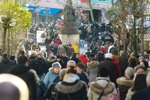 Die auch Mantelsonntag bezeichneten verkaufsoffenen Sonntage im Spätherbst und Winter – wie hier 2019 in Pirmasens – sind bei vi