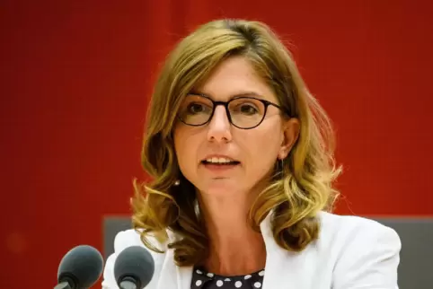 Gesundheitsministerin Sabine Bätzing-Lichtenthäler (SPD) im rheinland-pfälzischen Landtag