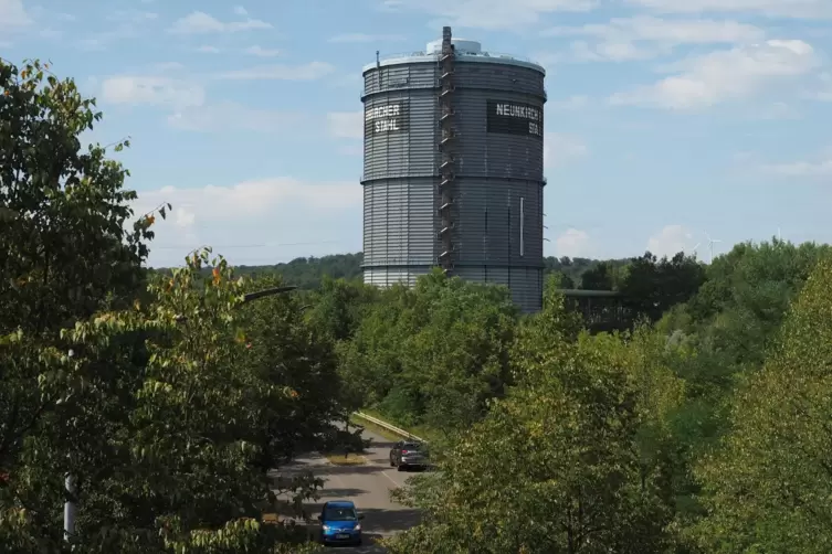 Der 1970 gebaute Gasometer in Neunkirchen fasst 80 000 Kubikmeter Erdgas. Nun muss er einem Globus-Einkaufsmarkt Platz machen.
