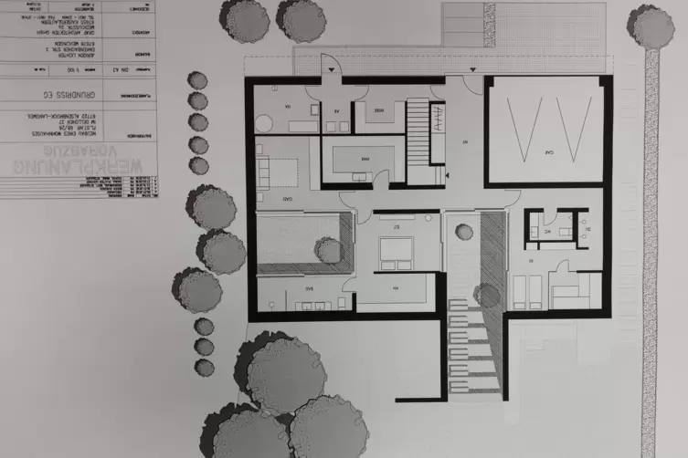 Grundriss: Sehr sch&ouml;n zu sehen: Ein Innenhof mit Treppe. 