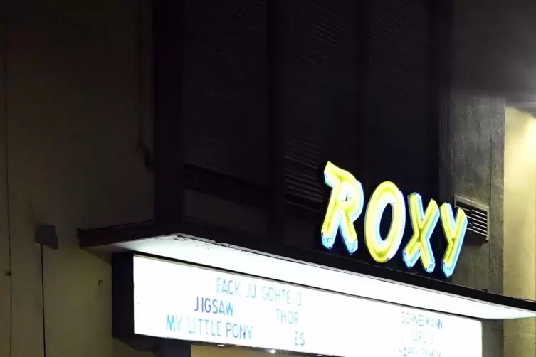 Vorerst noch geschlossen: das Roxy in Neustadt. Betreiber Michael Kaltenegger wartet auf weitere Filmneustarts der Verleiher.