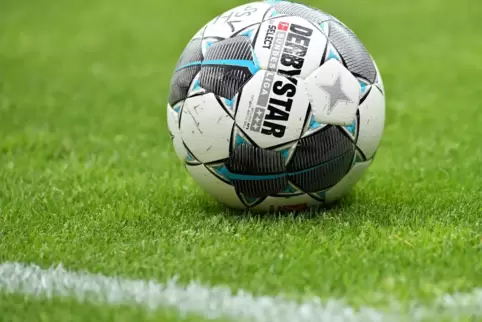 Im Ostparkstadion kann ab 22. Juli wieder auf Naturrasen gekickt werden – wenn das Wetter mitspielt.