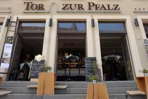 Vorbei: Nutzung als Lokal. Vorbei: Nutzung als Lokal.