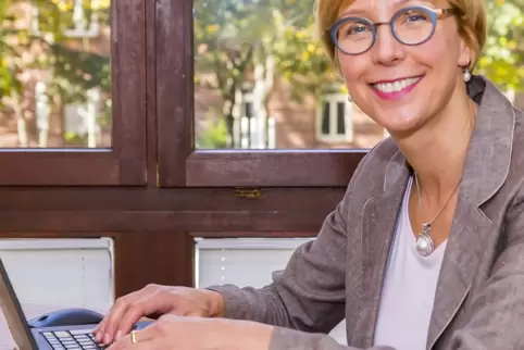 SuchfunktionDie Frankfurterin Susanne Panter sucht nach Menschen, zu denen ihre Auftraggeber gerne Kontakt aufnehmen würden. Am 