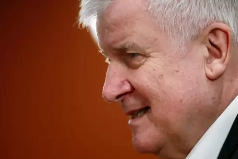 Harsche Drohungen, die leere blieben – das gab es bei Horst Seehofer von der CSU immer wieder mal. Harsche Drohungen, die leere blieben – das gab es bei Horst Seehofer von der CSU immer wieder mal.