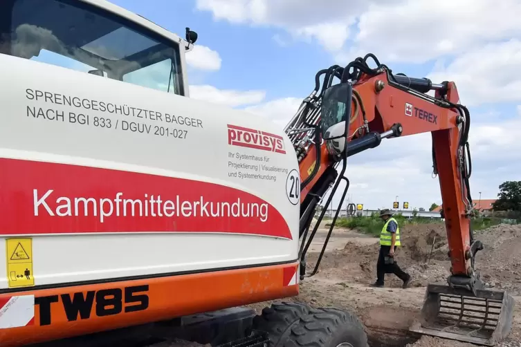 Ein Spezialbagger wird bereits jetzt am Jahnplatz eingesetzt, weitere könnten folgen. 