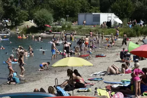 Baden im Silbersee: Damit könnte es bald ein Ende haben, befürchten Bobenheim-Roxheimer Politiker. Unser Foto zeigt die angesich