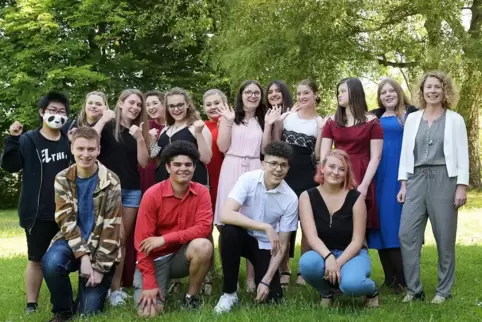  Preisträger der Landgraf-Ludwig-Realschule plus: vorne von links Steven Usinger, Jesse Palm, Marvin Gruber und Katharina Müller