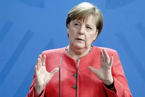 Bundeskanzlerin Angela Merkel (CDU) gibt im Kanzleramt eine Pressekonferenz im Anschluss an die Videokonferenz mit dem Europäisc